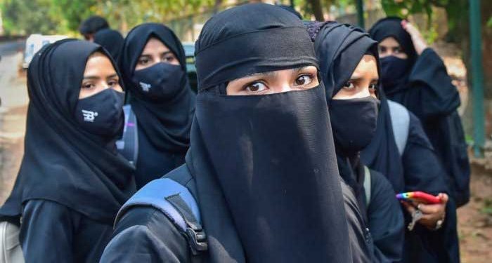 حجاب تنازع کشمیر پہنچ گیا