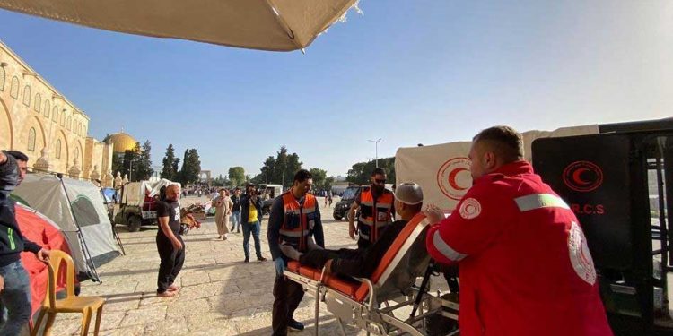 اسرائیلی فوج کا ایک بار پھر مسجد اقصیٰ پر دھاوا، نمازیوں سے جھڑپیں