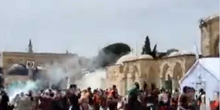 مسجد اقصیٰ میں نمازیوں پر اسرائیل کا ڈرون سے حملہ، جارحیت کی نئی مثال