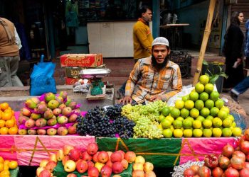 حجاب،حلال،اذان اب مسلم فروٹ تاجر نشانے پر