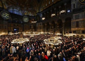 تاریخی آیا صوفیہ میں 88 برس بعد نمازِ تراویح کی ادائیگی