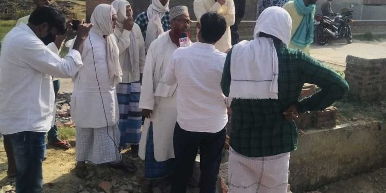 بلڈوزر کارروائی کے بعد ایس ڈی پی آئی کے وفد کا جامعہ اشرفیہ مبارک پور کا دورہ
