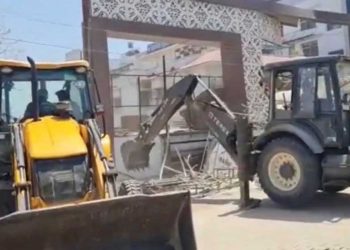 بی جے پی چھوڑ کر ایس پی میں شامل ہونے والے لیڈروں پر بلڈوزر کا ’ ایکشن‘