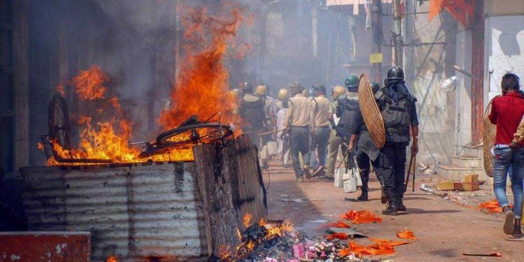 رام نومی پر کئی ریاستوں میں تشدد،آگ زنی،پتھراؤ، کرفیو،ایک ہلاک