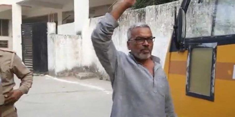 یہ یوپی ہے! پیپر لیک کا پردہ فاش کرنے والے جرنلسٹ گرفتار