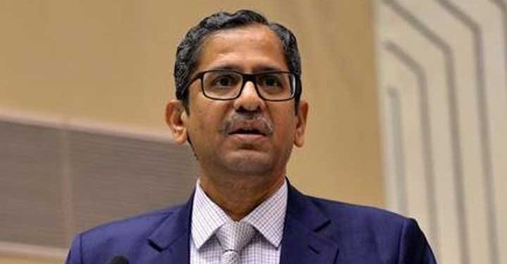 غیر جانبداری کی کمی اور سیاسی رابطوں کی وجہ سے پولیس کی شبیہ خراب ہوئی ہے: چیف جسٹس