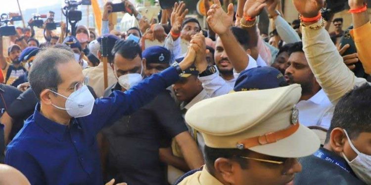ماتوشری: ہنومان چالیسا پر جنگ، شیوسینکوں کا زبردست مظاہرہ