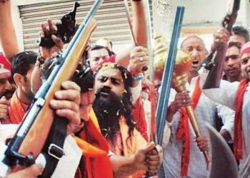 شوبھا یاتراؤں میں خطرناک ہتھیار،کیا کہتا ہے قانون