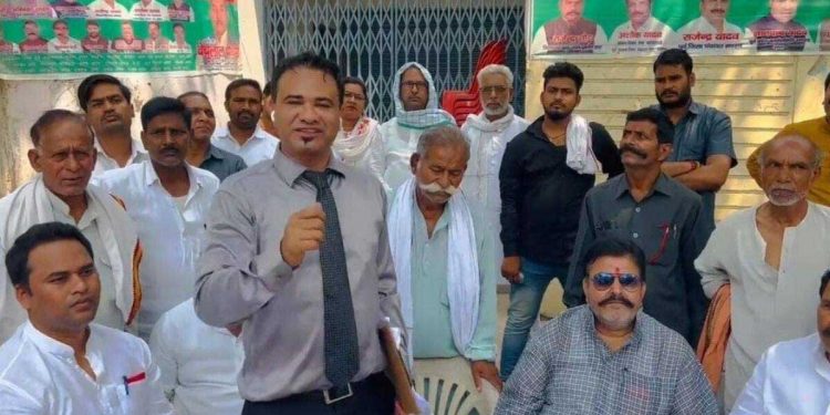 کفیل خاں کا الزام ، انتظامیہ نے ووٹروں کو ڈرایا دھمکایا