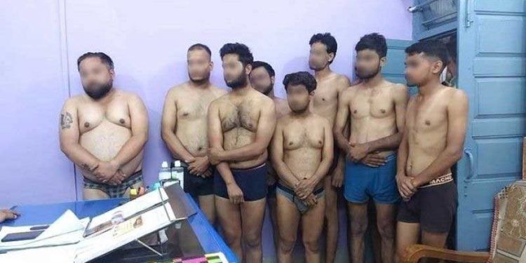 ایم ایل اے کے خلاف خبر دکھانے پر جرنلسٹوں کو تھانہ میں ننگا کھڑا کیا