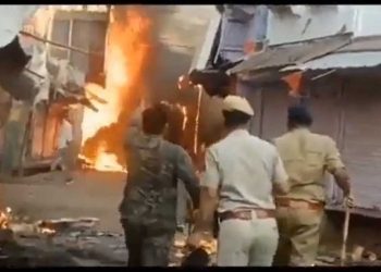 مسلم وفد کرولی کے دورے پر