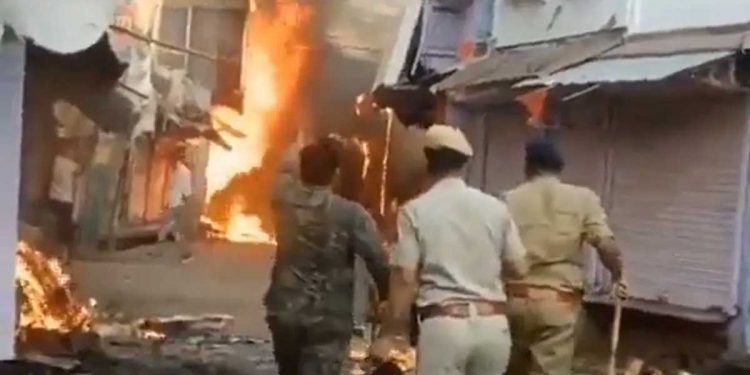 مسلم وفد کرولی کے دورے پر