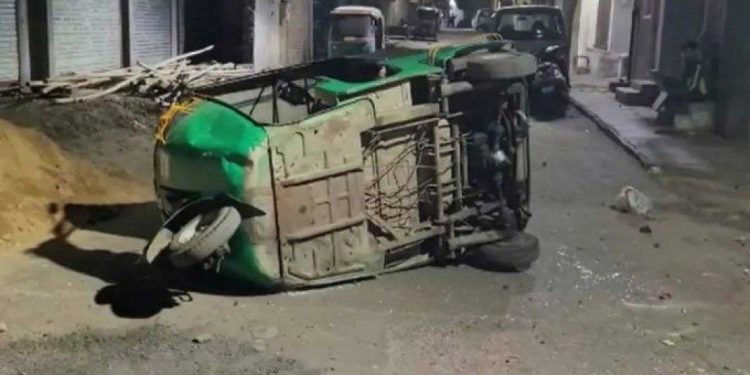 گجرات کے وڈودرا میں کشیدگی، معمولی حادثے کے بعد تشدد