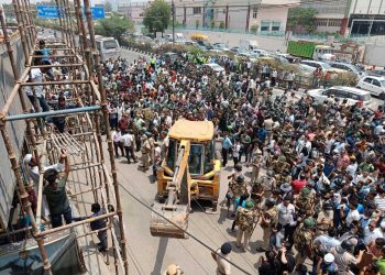 شدید مخالفت واحتجاج کے بعد شاہین باغ سے بلڈوزر واپس