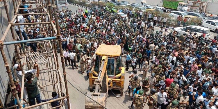 شدید مخالفت واحتجاج کے بعد شاہین باغ سے بلڈوزر واپس