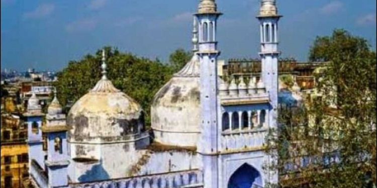 گیان واپی مسجد کیس: شیولنگ کے علاقے کو محفوظ رکھا جائے لیکن نماز نہ روکی جائے، سپریم کورٹ کا حکم