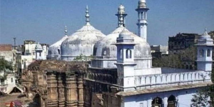 گیان واپی مسجد میں ہوگا سروے، کمشنر نہیں ہٹیں گے : عدالت
