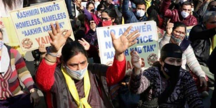کشمیری پنڈتوں کو وادی چھوڑنے کی ڈھمکی
