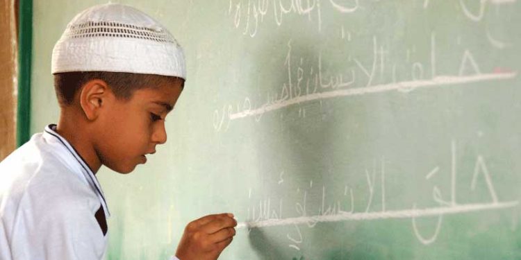 ٹوپی پہننے پر مسلم طالب علم کی پٹائی، پرنسپل سمیت 7 کے خلاف مقدمہ درج