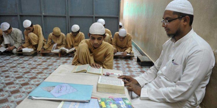 یوپی میں نئے مدرسوں کو سرکاری فنڈ نہیں ملے گا