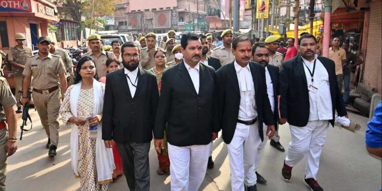 ’شیولنگ ملنے والی جگہ کو فوراً سیل کریں‘ وارانسی کورٹ کا ڈی ایم – سی آر پی ایف کو حکم