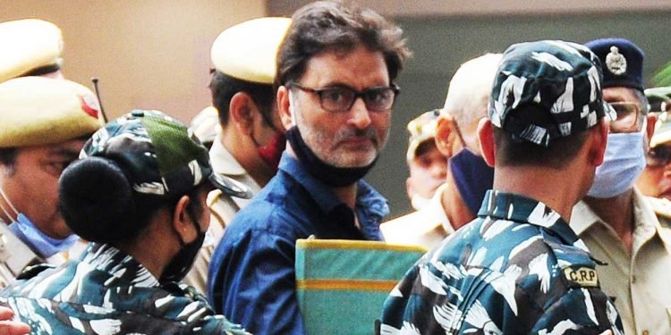 یٰسین ملک کو نہیں ملی پھانسی ، این آئی اے عدالت نے عمر قید کی سزا سنائی