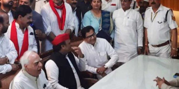 سبل نے کانگریس چھوڑی، اکھلیش نے راجیہ سبھا کا ٹکٹ دیا