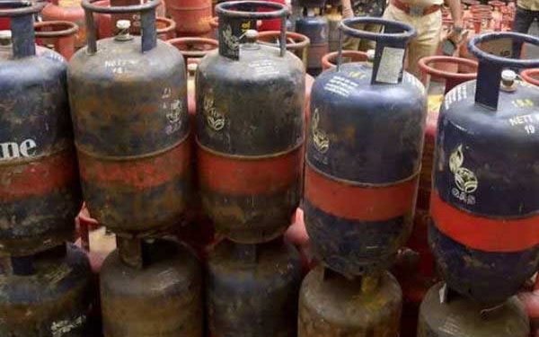 سلنڈر کی قیمت میں 100روپے کا اضافہ