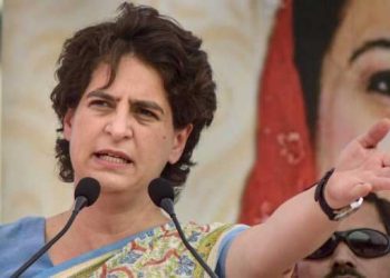 جب لوگ کورونا کی تباہی سے دوچار تھے، حکومت اعداد و شمار کی بازی گری میں مصروف تھی: پرینکا