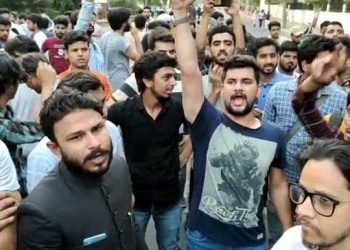نوپور اور بلڈوزر کے خلاف اے ایم یو کے طلبا سڑکوں پر اترے