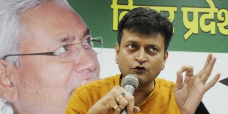 پارٹی ترجمان اجے آلوک کو جنتا دل یو نے باہر کا راستہ دکھایا