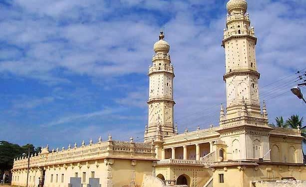 کرناٹک: جامع مسجد کے باہر ہندو تنظیموں کے لوگ’ ہنومان چالیسیا‘ پڑھنے پر بضد