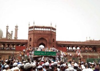 جامع مسجد پر احتجاج،دوگرفتار،مزید کی شناخت،امام بخاری نے پلہ جھاڑا