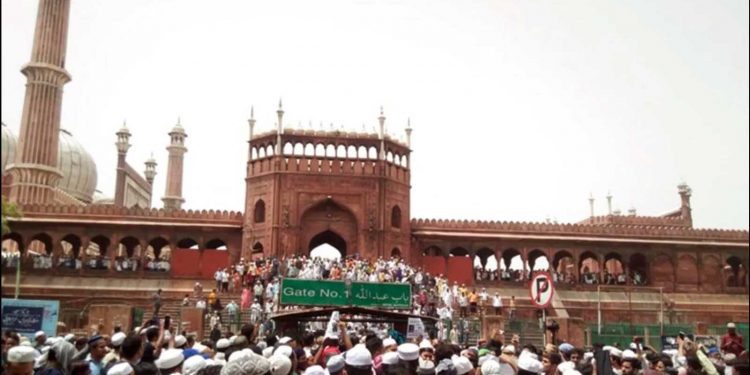 جامع مسجد پر احتجاج،دوگرفتار،مزید کی شناخت،امام بخاری نے پلہ جھاڑا