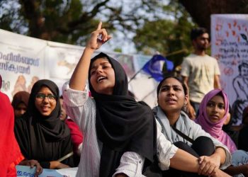 آفرین فاطمہ کے خلاف سوشل میڈیا پر نفرتی مہم