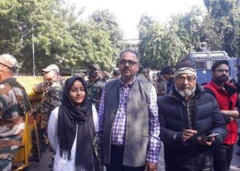 یوپی ،آدھی رات کو میرے والد، ماں اور بہن کو پولیس اٹھا لے گئی، جے این یو اسٹوڈنٹ لیڈر آفرین فاطمہ کا الزام