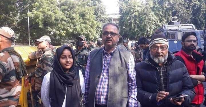 یوپی ،آدھی رات کو میرے والد، ماں اور بہن کو پولیس اٹھا لے گئی، جے این یو اسٹوڈنٹ لیڈر آفرین فاطمہ کا الزام