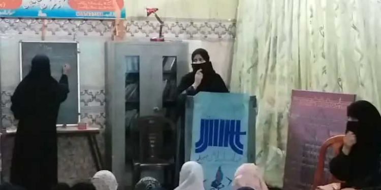 رامپور میں اسلامک سمر کیمپ جاری، طالبات و خواتین کی بڑی تعداد شریک