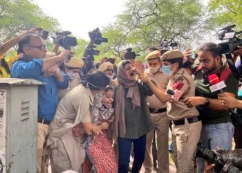 بلڈوزر: جے این یو کے طلبہ کو یوپی بھون جانے سے روکا، متعدد طلبہ گرفتار
