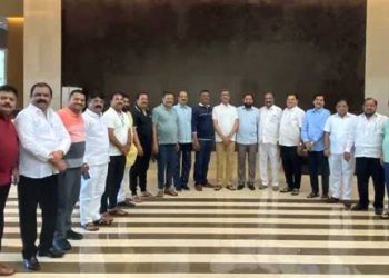 شیوسینا کے 16باغیوں کو ڈپٹی اسپیکر کا نوٹس
