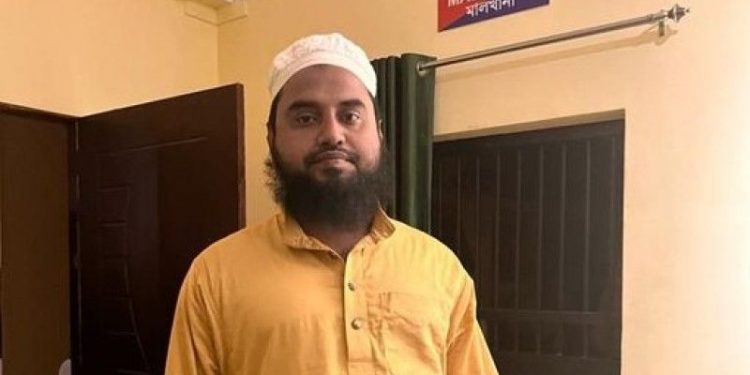 آسام میں مدرسہ سیل،مفتی مصطفی سمیت گیارہ گرفتار،دہشت گرد تنظیموں سے تعلق کے شبہ کا دعویٰ