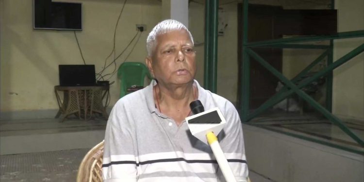 لالو یادو کے کندھے میں فریکچر، طبیعت بگڑنے پر داخل اسپتال