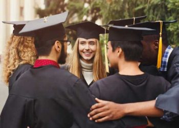 ریسرچ اسکالر اب نوکری کے ساتھ ڈاکٹریٹ کرسکیں گے