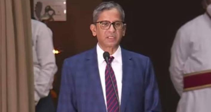 "ٹی وی ڈیبیٹ پر کنگارو عدالتیں ملک کو پیچھے لے جارہی ہیں” چیف جسٹس آف انڈیا