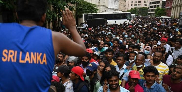 سری لنکائی صدر ملک چھوڑ کر بھاگے،مالدیپ پہنچے،دبئ جانے کا پلان