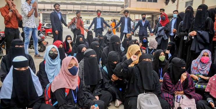 حجاب تنازع: کرناٹک کی مسلم تنظیموں نے 13نیے کالج کھولنے کی درخواست دی