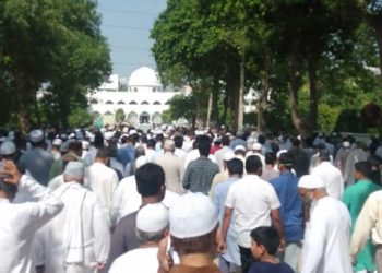 مولانا عمری نم آنکھوں کے ساتھ  سپردخاک