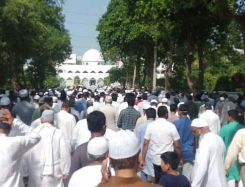 مولانا عمری نم آنکھوں کے ساتھ  سپردخاک