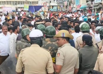 شموگہ میں ساورکر کے پوسٹر پر کشیدگی ،تعلیمی ادارے بند،چاقو بازی 4گرفتار