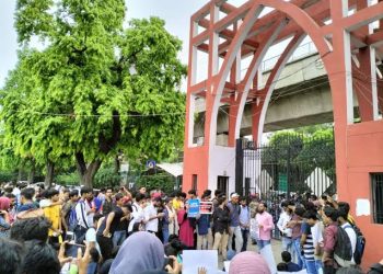 جامعہ ملیہ اسلامیہ میں سیمینار "مودی @ 20” کے خلاف طلباء کا سخت احتجاج